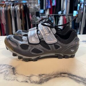 Specialized blue/black Spinning‎ Shoes size 6